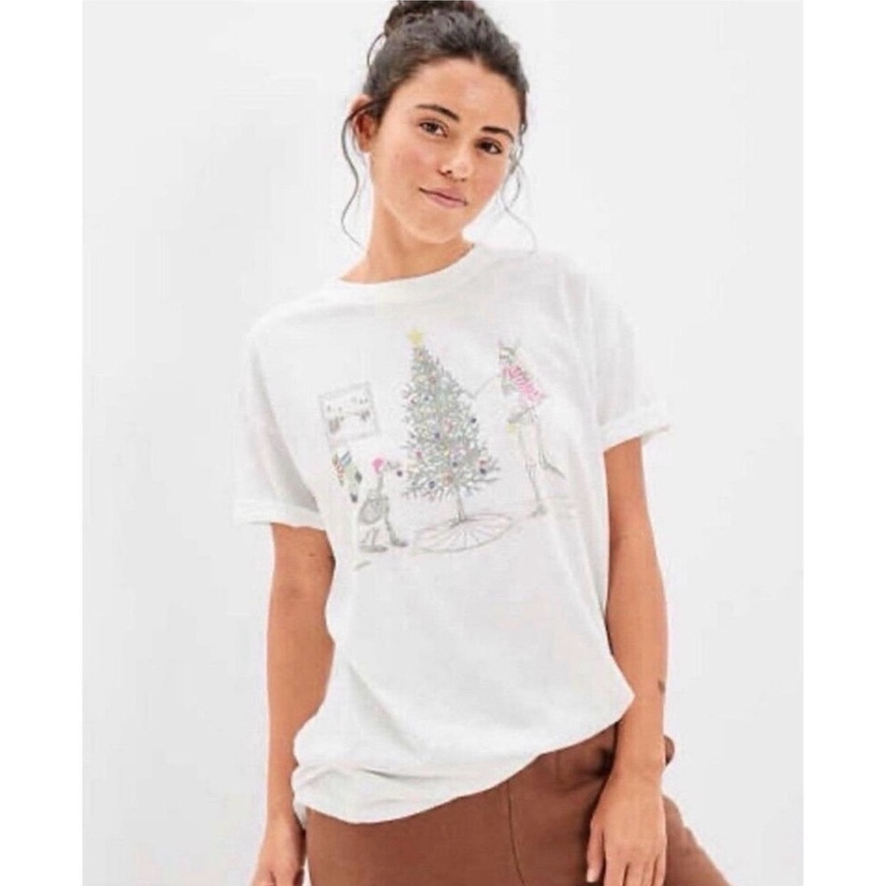 American Eagle NWOT Christmas skeleton tee